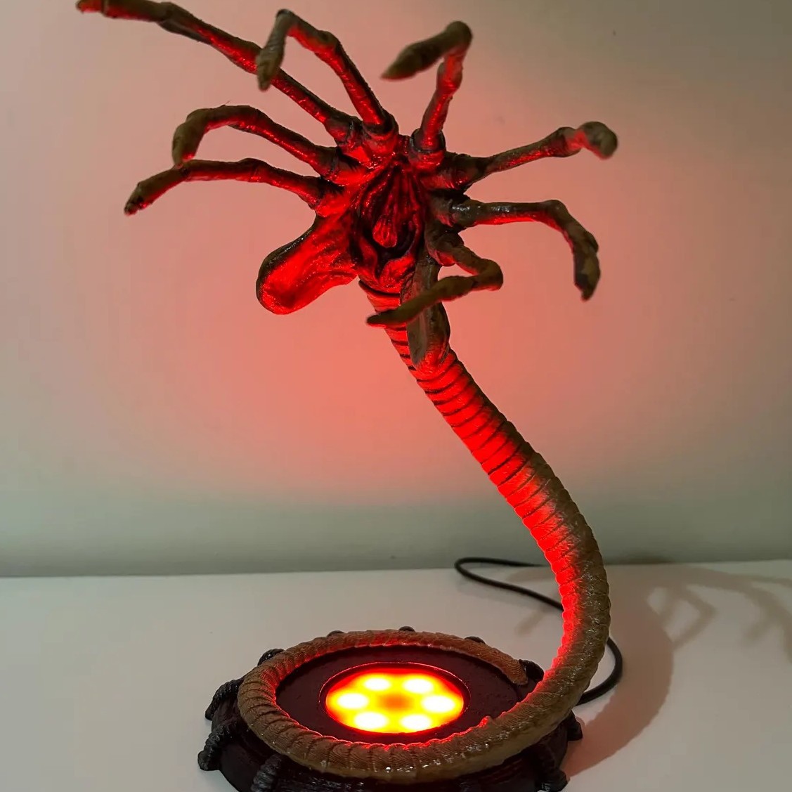 مصباح على شكل وجه كائن فضائي،  - مراجعة Lighting Decor Items وسعره