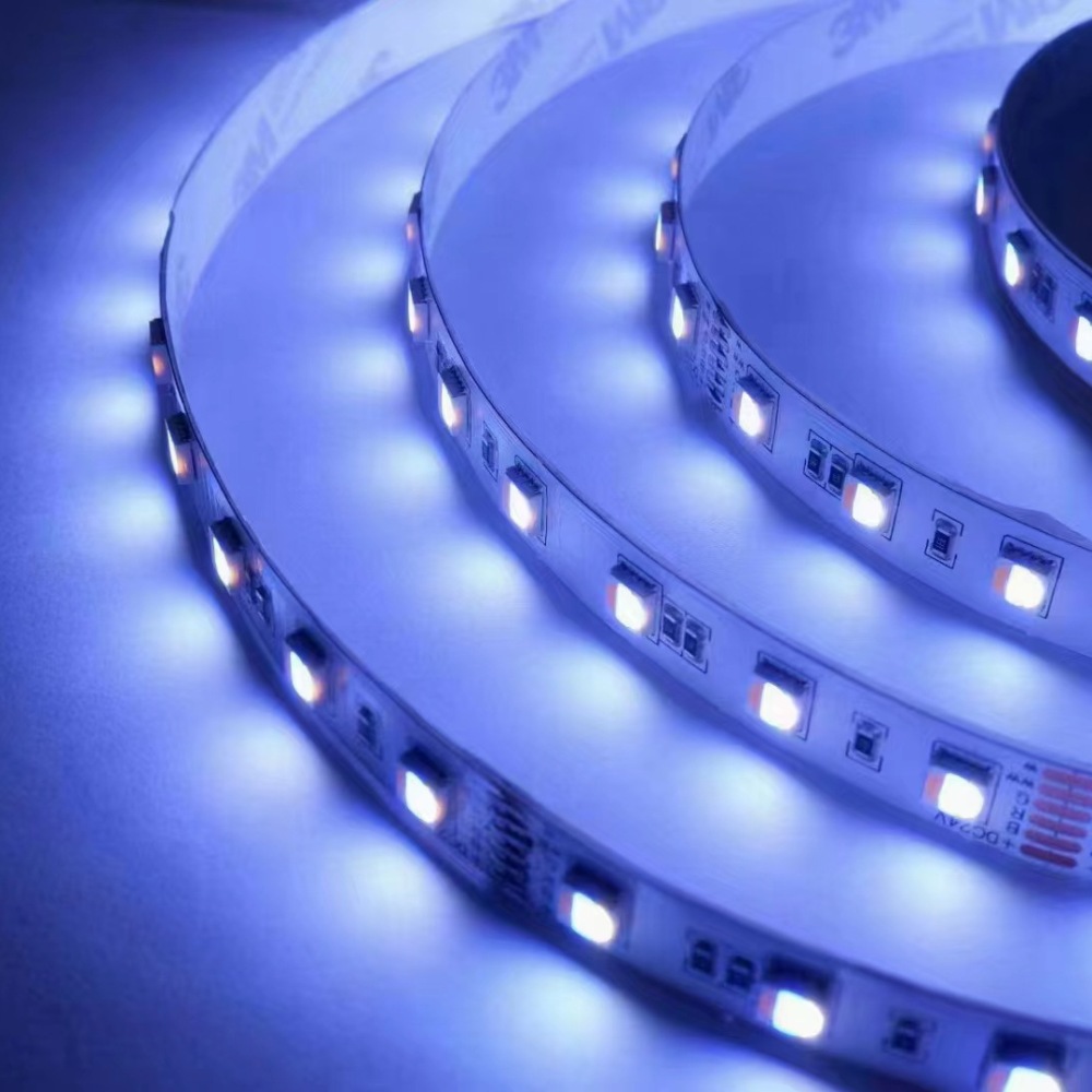 شريط إضاءة LED متقدم بتقنية RG - مراجعة Decor Lighting Solution وسعره